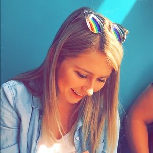 Meet your Posher, Caitlin